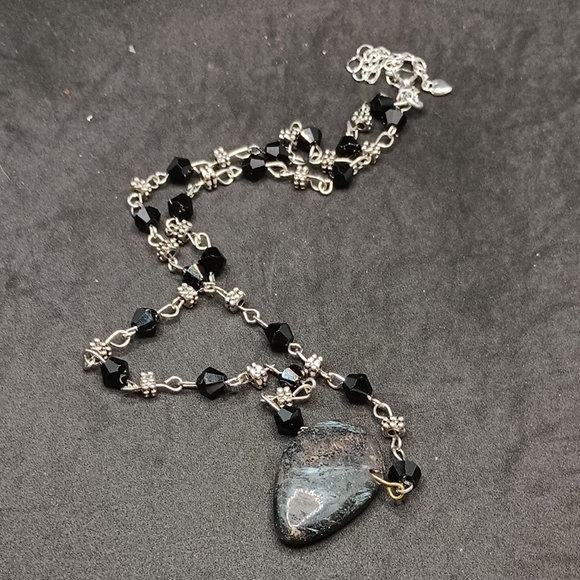 Elegant Black and Silver Necklace - Picture 1 of 4